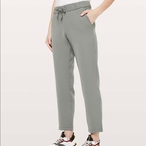 Lululemon On the Fly 7/8 Pant *Woven Size 6 (NWT)